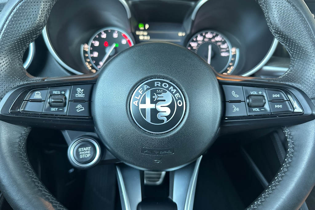 Thumbnail: 2022 Alfa Romeo Stelvio - 26