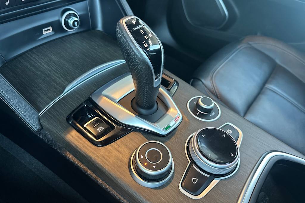 Thumbnail: 2022 Alfa Romeo Stelvio - 13