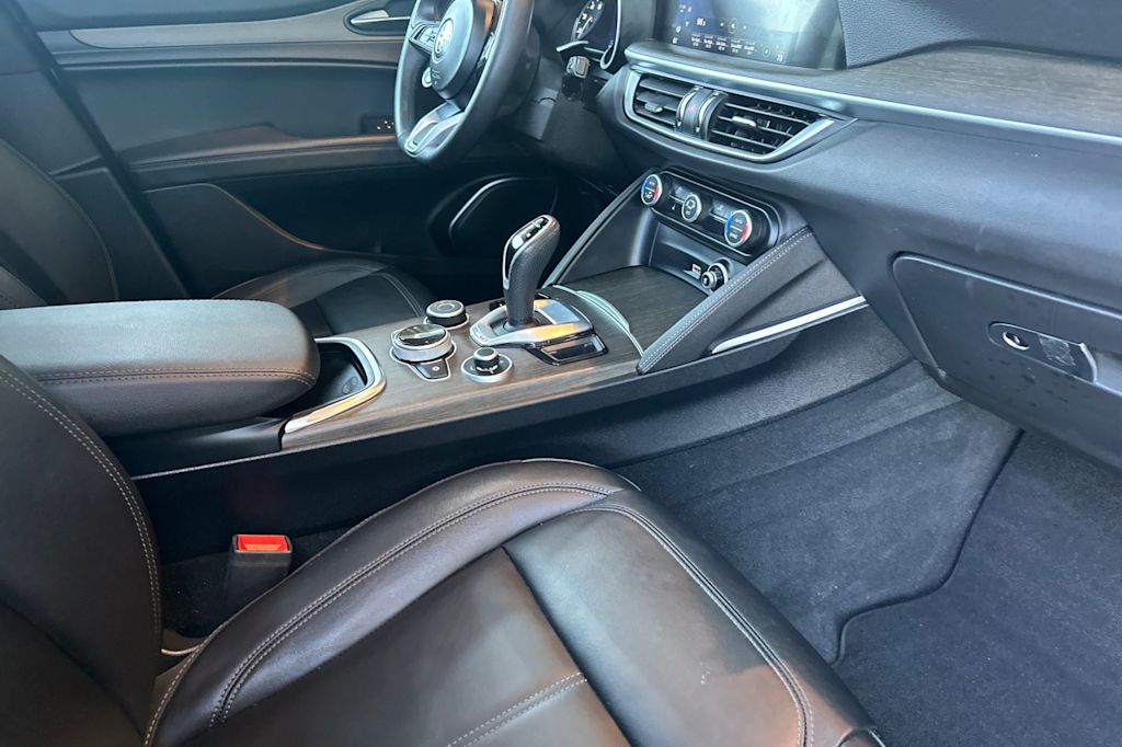 Thumbnail: 2022 Alfa Romeo Stelvio - 11