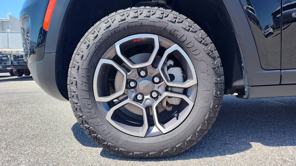 Thumbnail: 2022 Jeep Grand Cherokee - 8