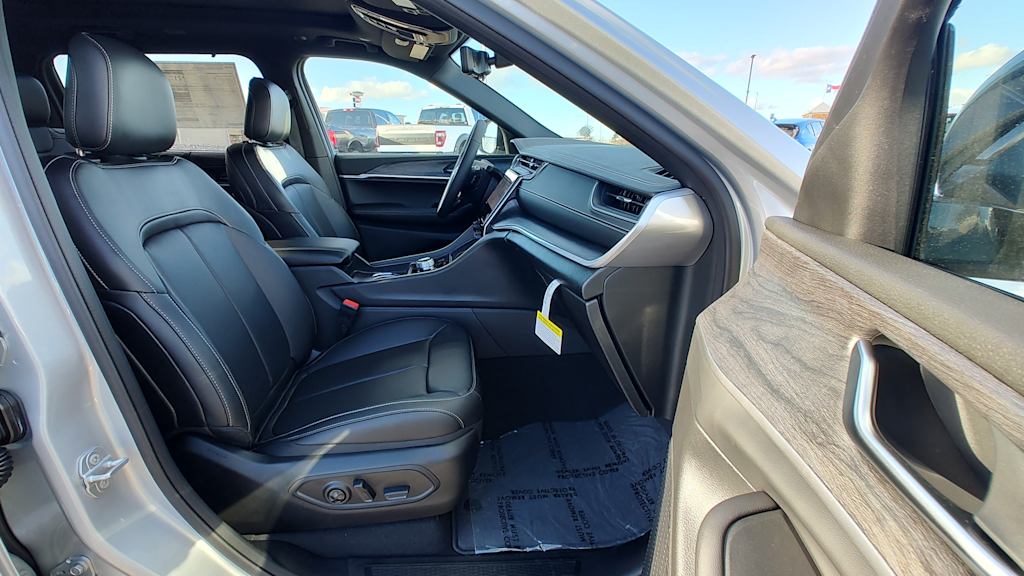 Thumbnail: 2025 Jeep Grand Cherokee L - 11