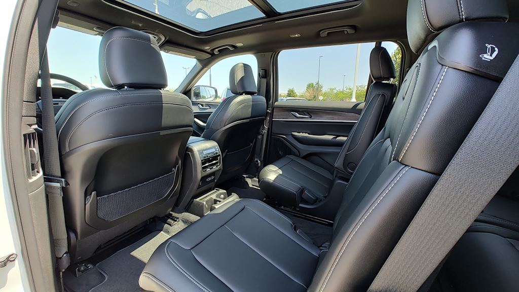 Thumbnail: 2025 Jeep Grand Cherokee L - 18