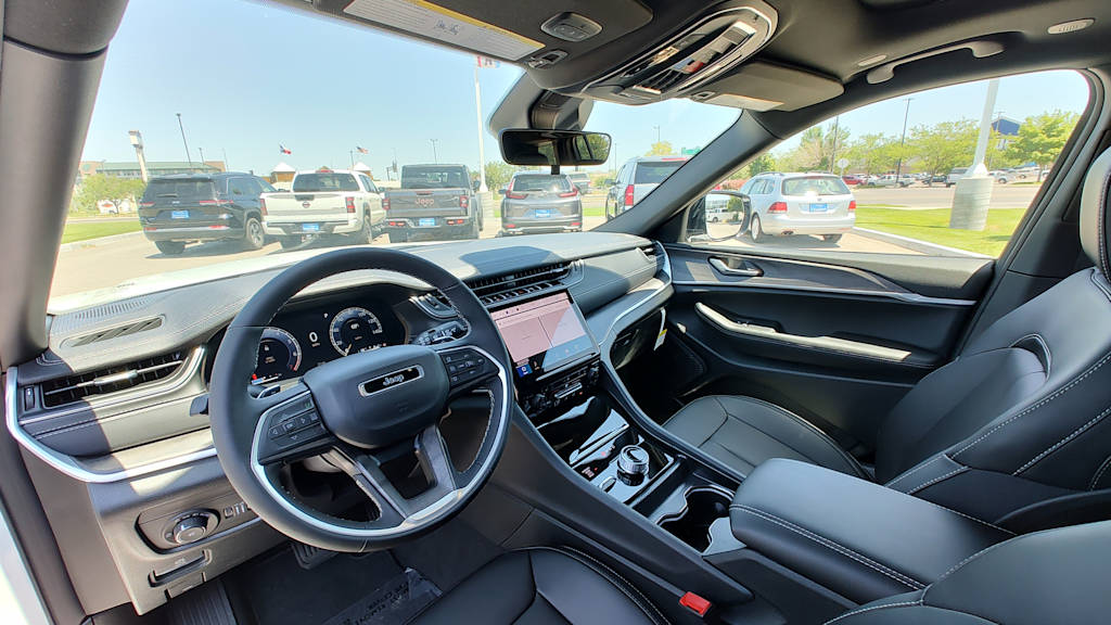 Thumbnail: 2025 Jeep Grand Cherokee L - 2