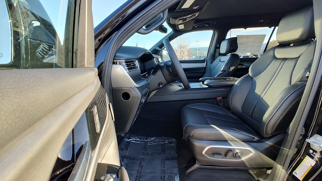 Thumbnail: 2026 Jeep Grand Wagoneer - 11