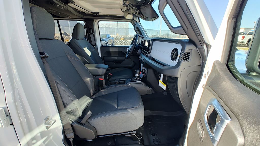 Thumbnail: 2026 Jeep Gladiator - 21