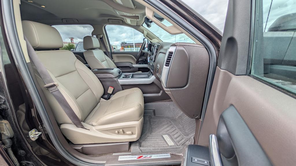 Thumbnail: 2018 Chevrolet Silverado 3500 - 21