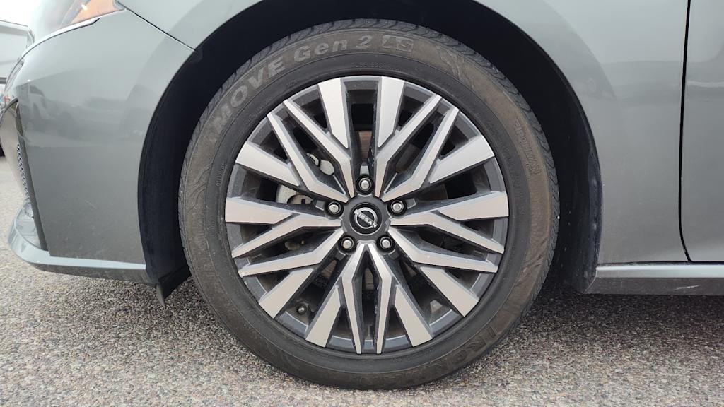 Thumbnail: 2023 Nissan Altima - 8