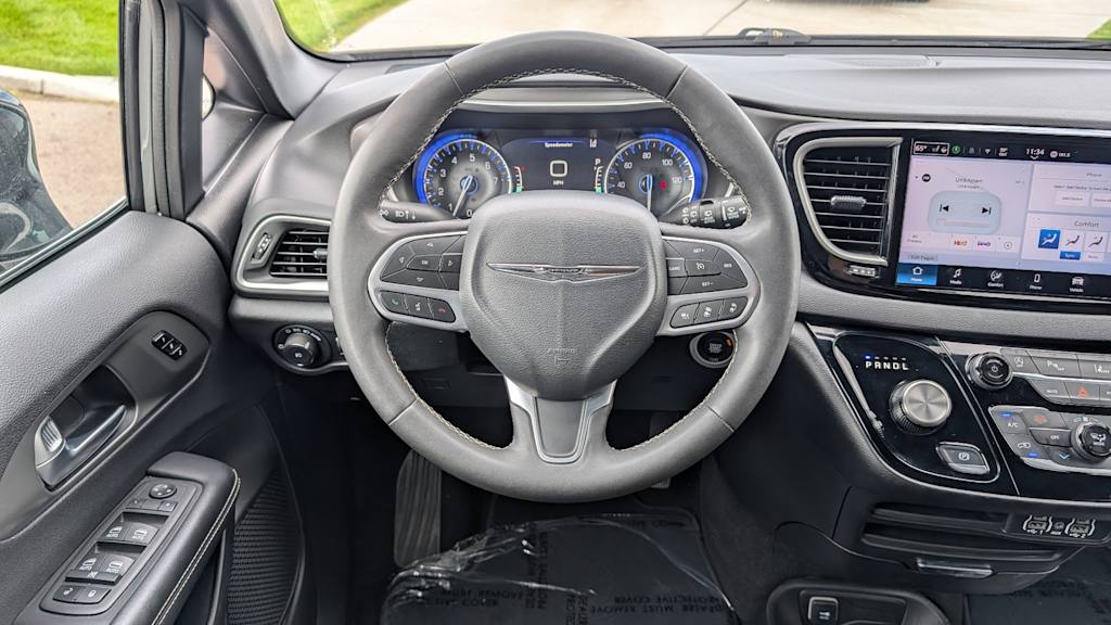 Thumbnail: 2025 Chrysler Pacifica - 13
