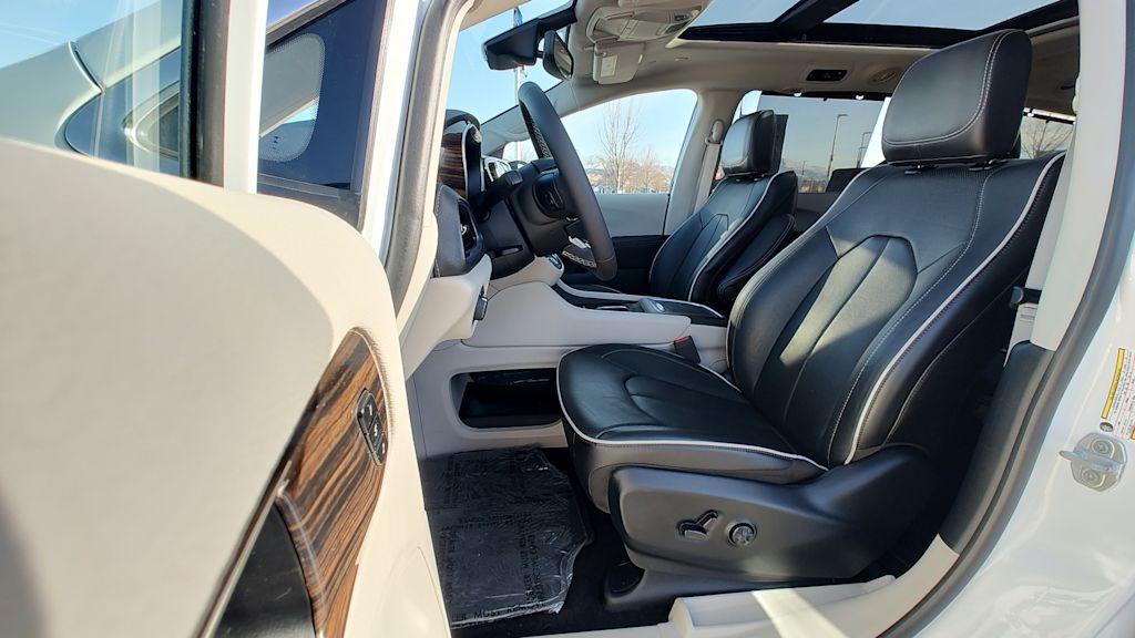 Thumbnail: 2024 Chrysler Pacifica - 11