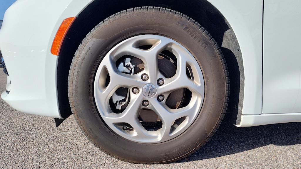 Thumbnail: 2024 Chrysler Pacifica - 8