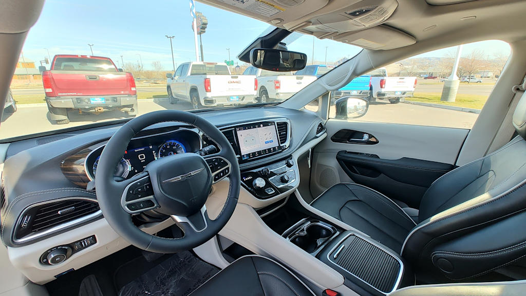 Thumbnail: 2024 Chrysler Pacifica - 2