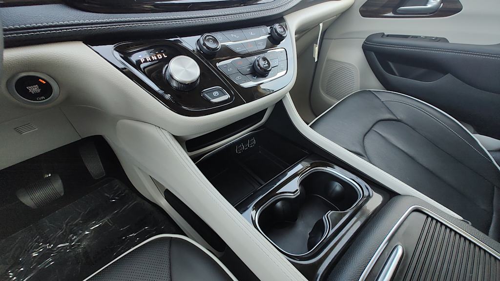 Thumbnail: 2024 Chrysler Pacifica - 16