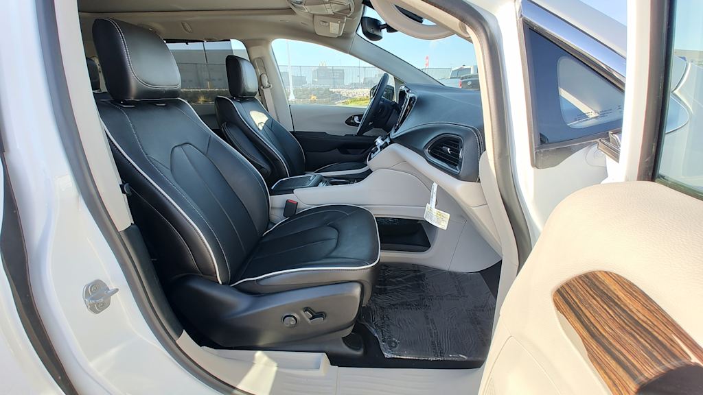 Thumbnail: 2024 Chrysler Pacifica - 12