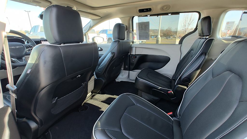 Thumbnail: 2024 Chrysler Pacifica - 13