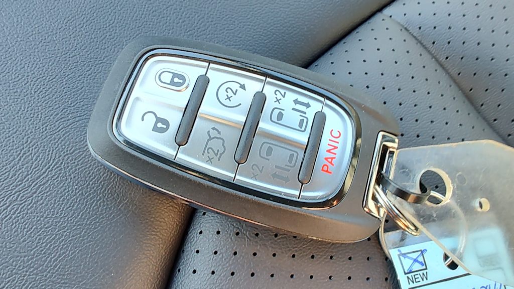 Thumbnail: 2026 Chrysler Pacifica - 19