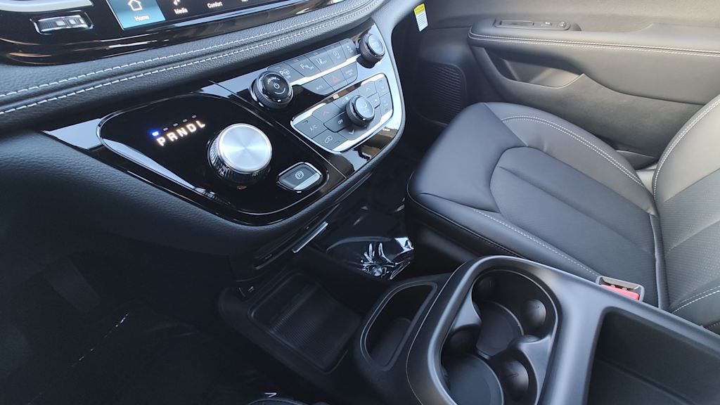 Thumbnail: 2025 Chrysler Pacifica - 14