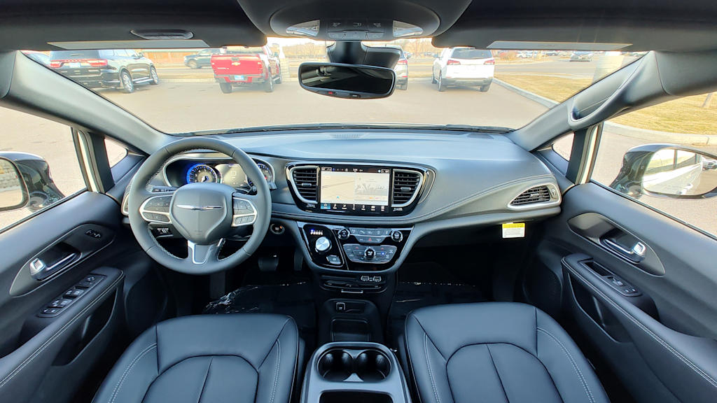 Thumbnail: 2025 Chrysler Pacifica - 10