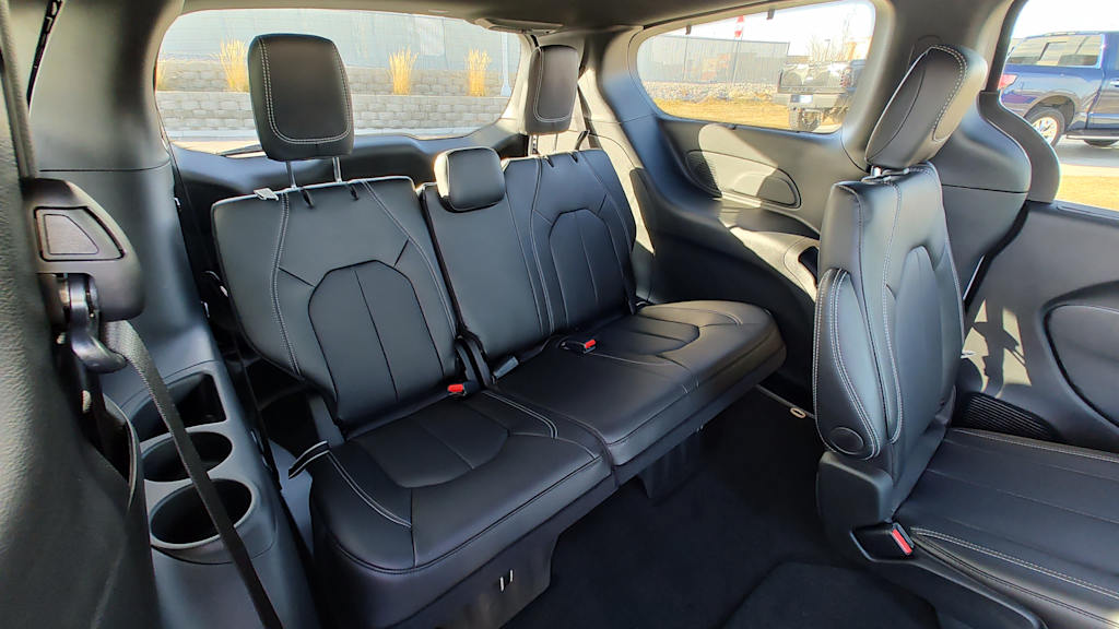 Thumbnail: 2025 Chrysler Pacifica - 23