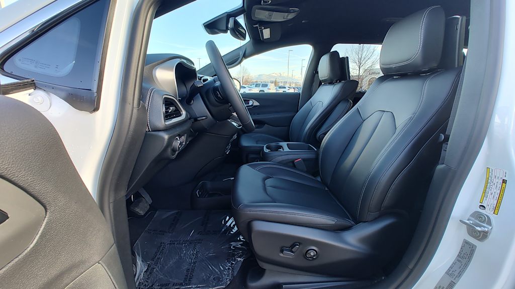 Thumbnail: 2025 Chrysler Pacifica - 12