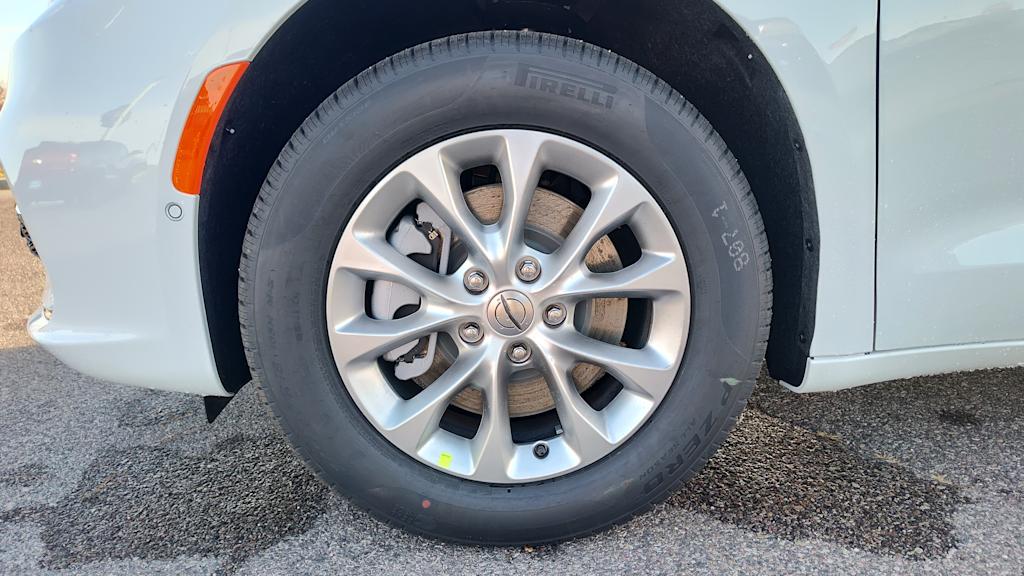 Thumbnail: 2025 Chrysler Pacifica - 8