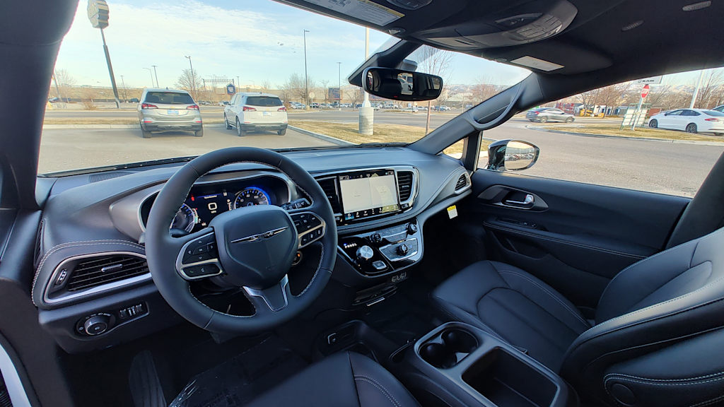 Thumbnail: 2025 Chrysler Pacifica - 2