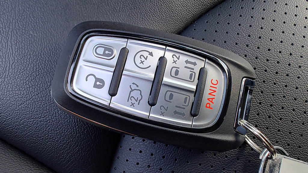 Thumbnail: 2025 Chrysler Pacifica - 18