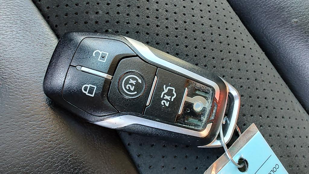 Thumbnail: 2016 Ford Edge - 18