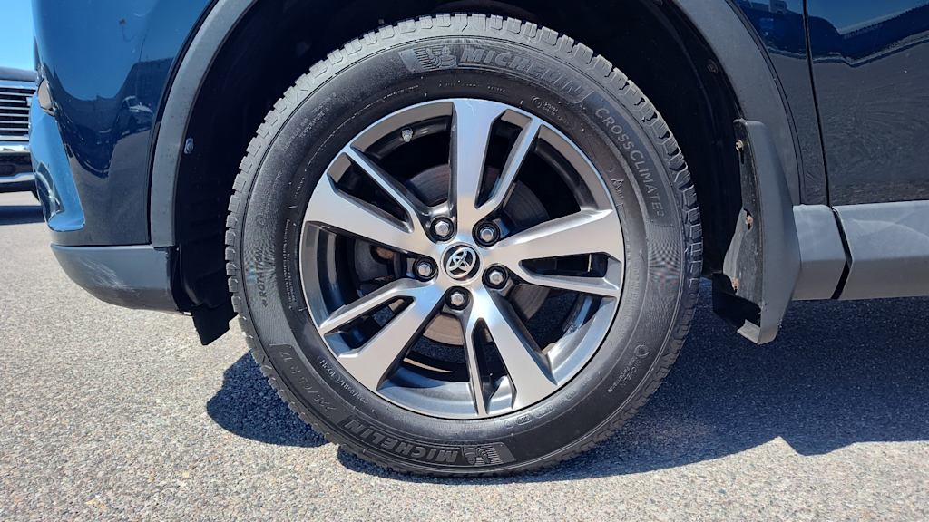 Thumbnail: 2017 Toyota RAV4 - 8