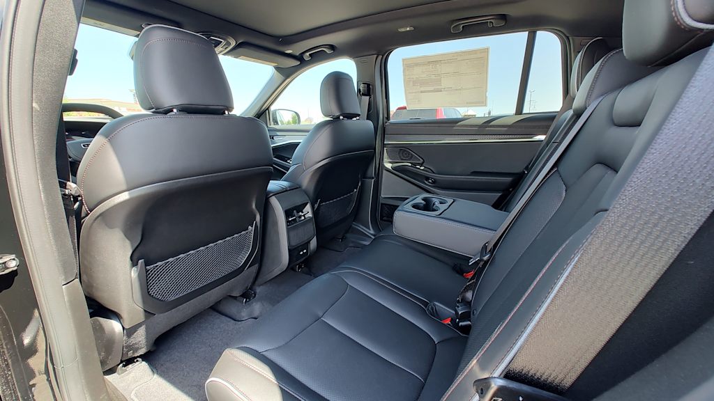 Thumbnail: 2025 Jeep Wagoneer S - 12