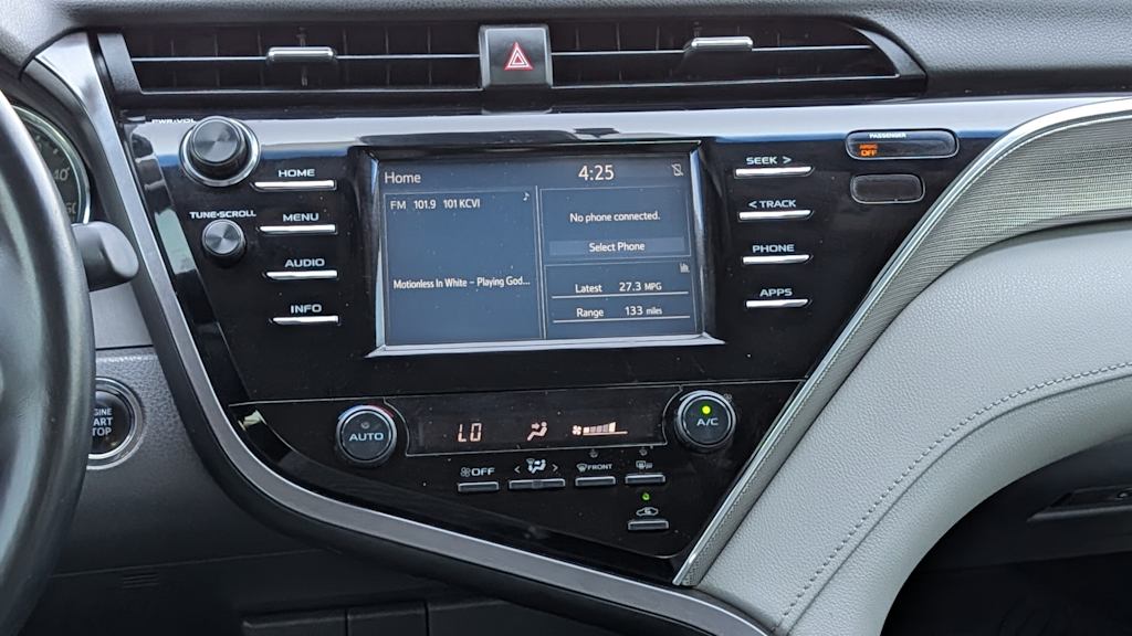 Thumbnail: 2018 Toyota Camry - 15