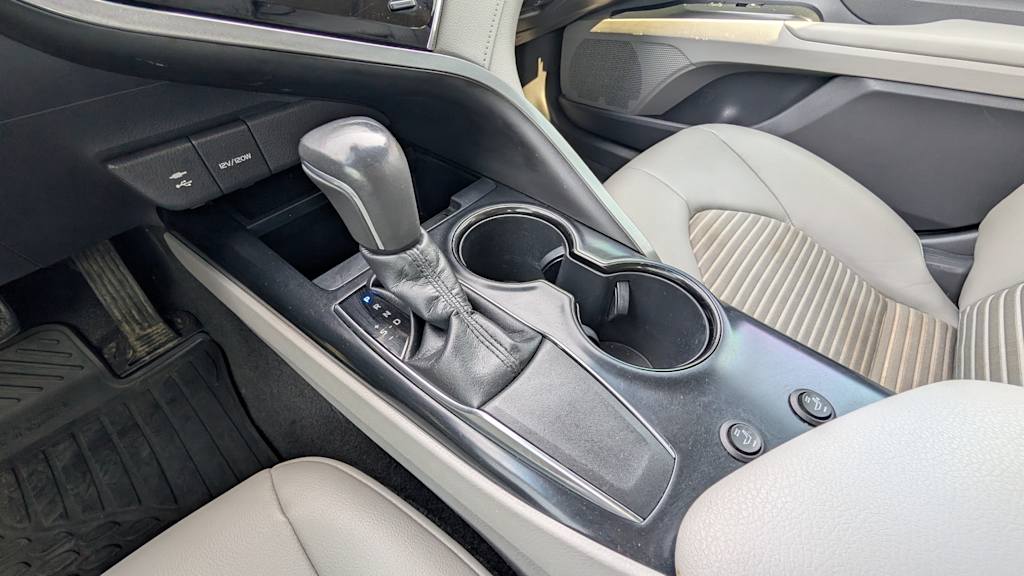Thumbnail: 2018 Toyota Camry - 16