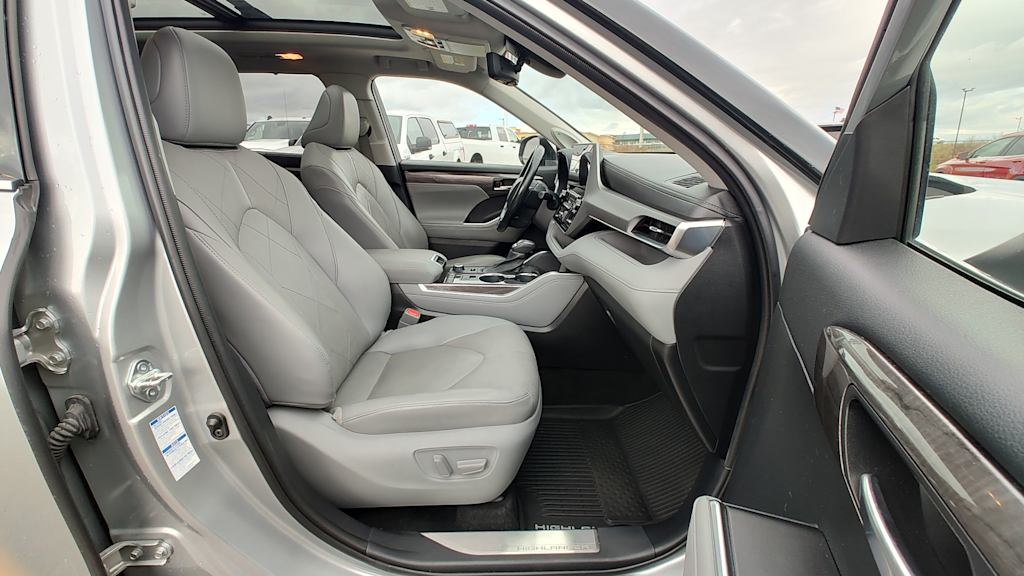 Thumbnail: 2021 Toyota Highlander - 12