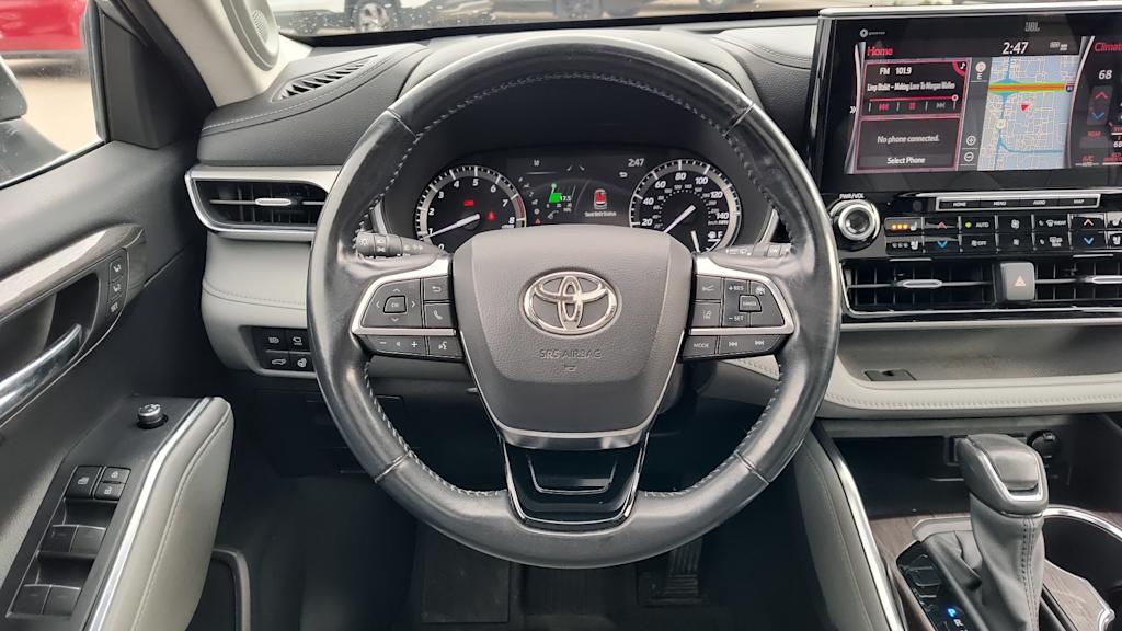 Thumbnail: 2021 Toyota Highlander - 14