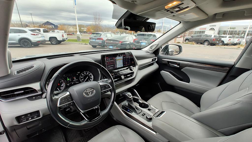 Thumbnail: 2021 Toyota Highlander - 2