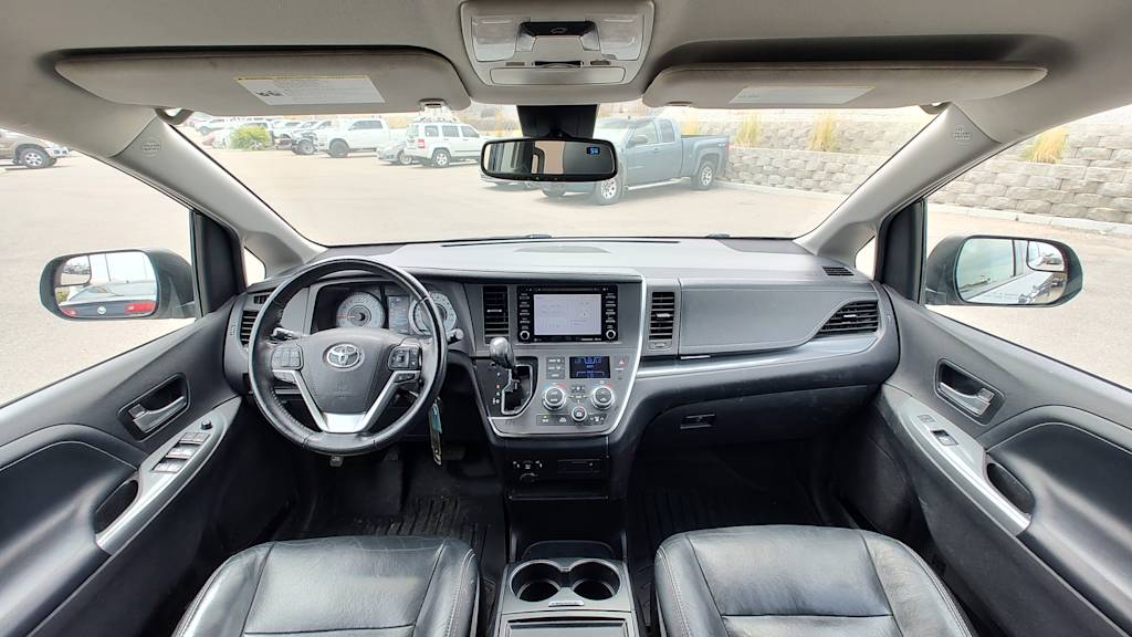 Thumbnail: 2018 Toyota Sienna - 10