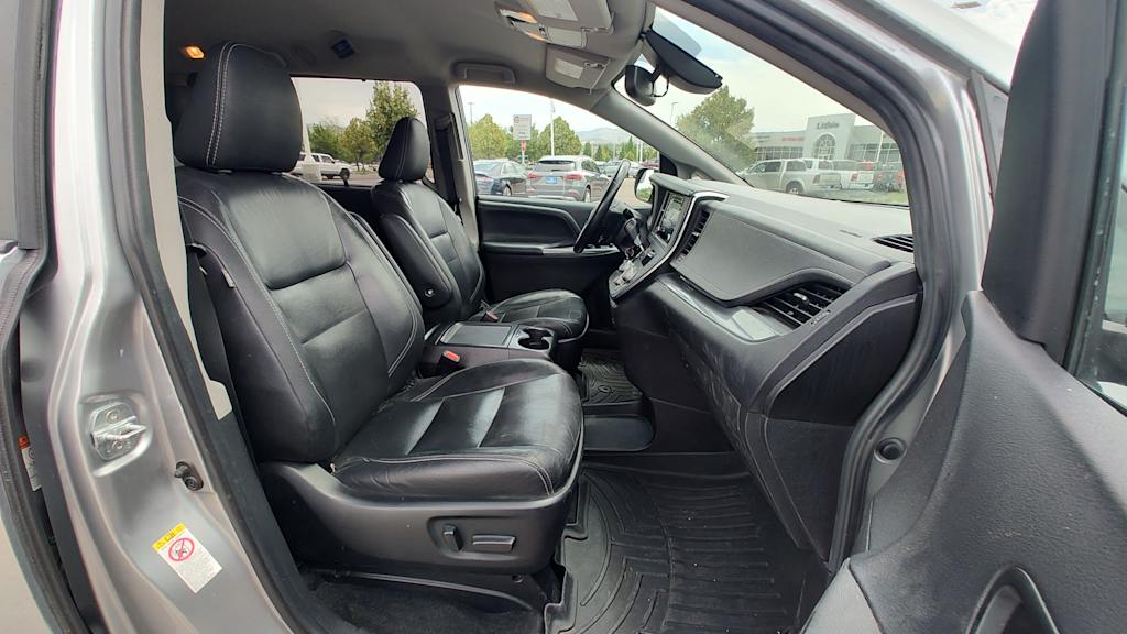 Thumbnail: 2018 Toyota Sienna - 12