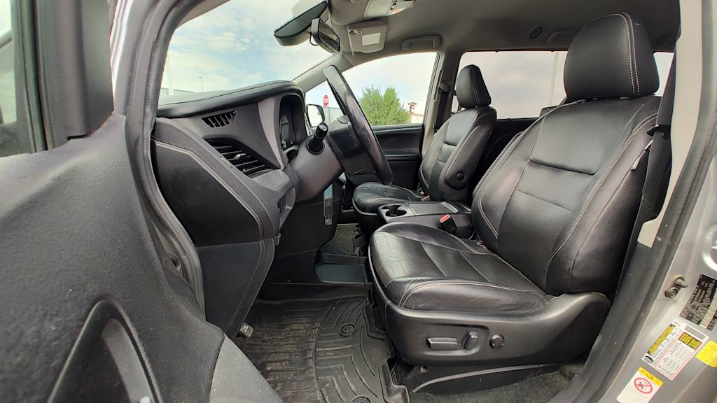 Thumbnail: 2018 Toyota Sienna - 11