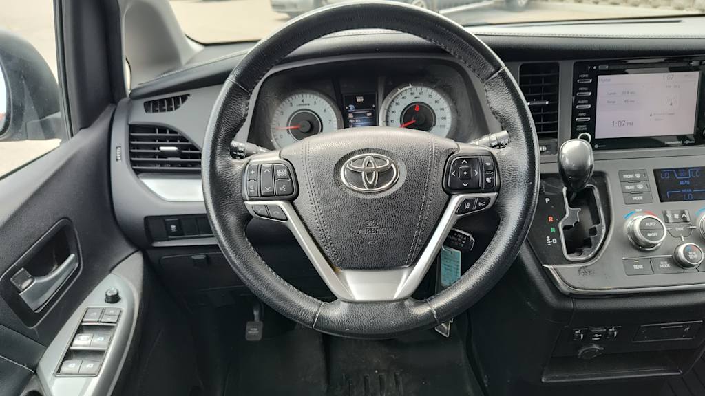 Thumbnail: 2018 Toyota Sienna - 14