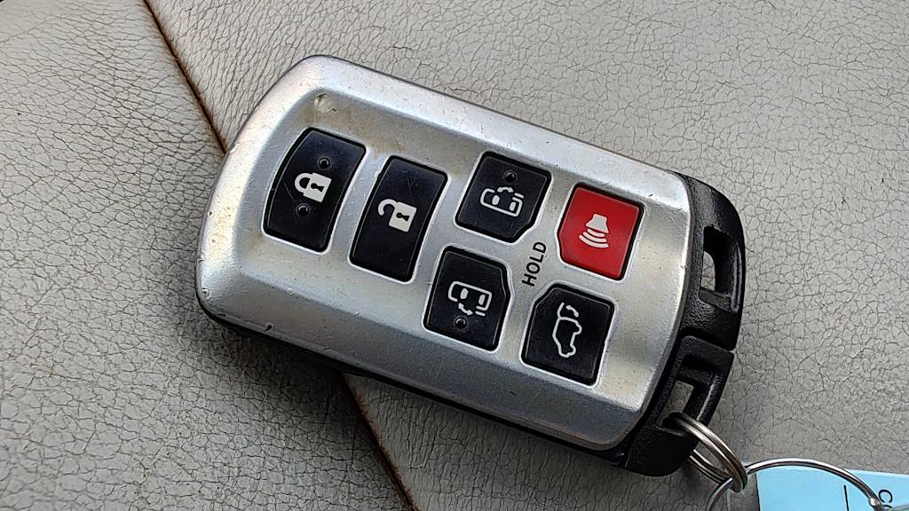 2014 Toyota Sienna Limited 15