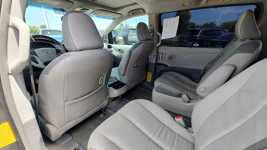 2014 Toyota Sienna Limited 12