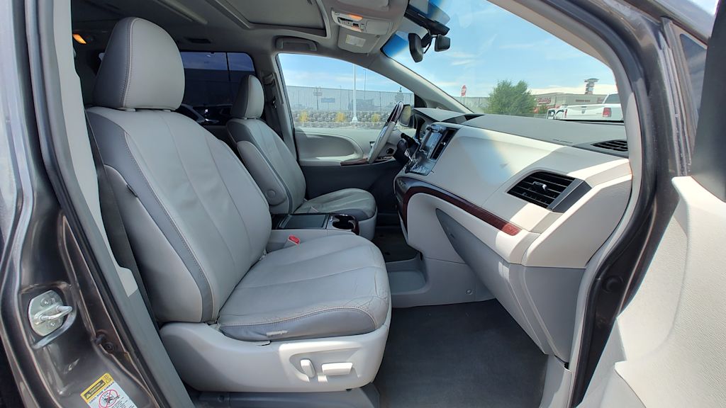 2014 Toyota Sienna Limited 11