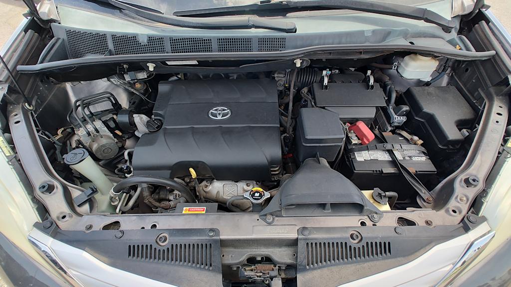 2014 Toyota Sienna Limited 9