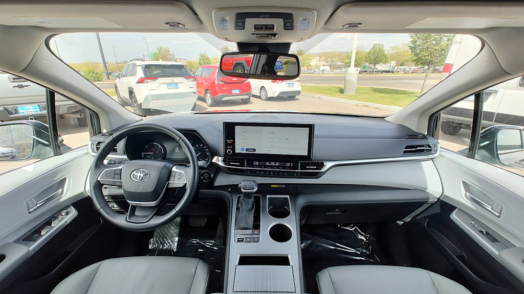 Thumbnail: 2025 Toyota Sienna - 10
