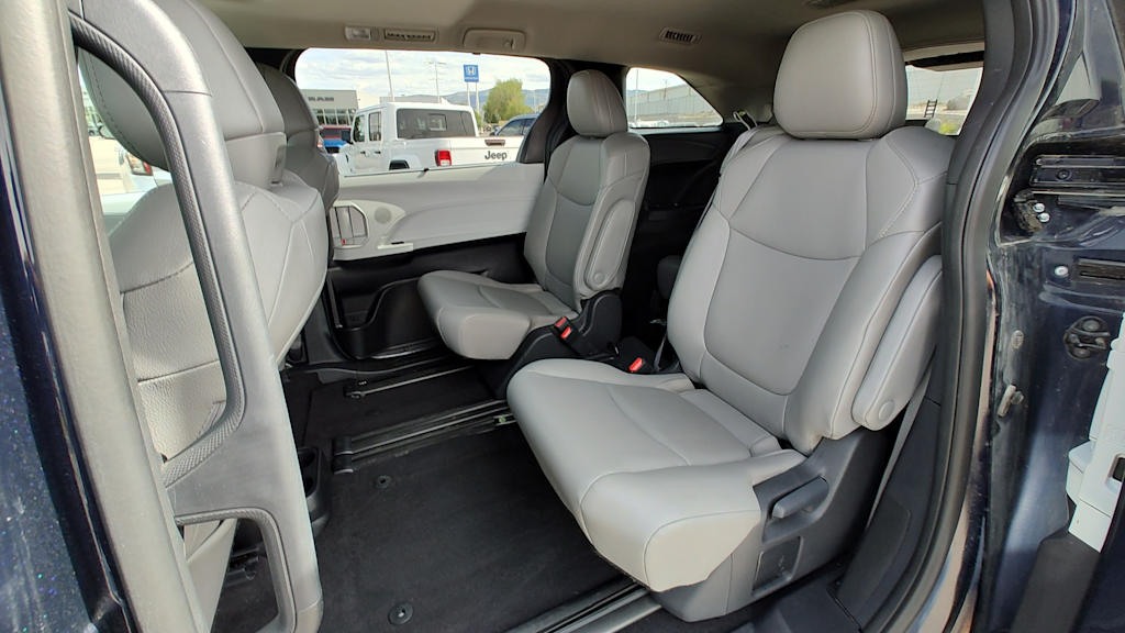 Thumbnail: 2025 Toyota Sienna - 21