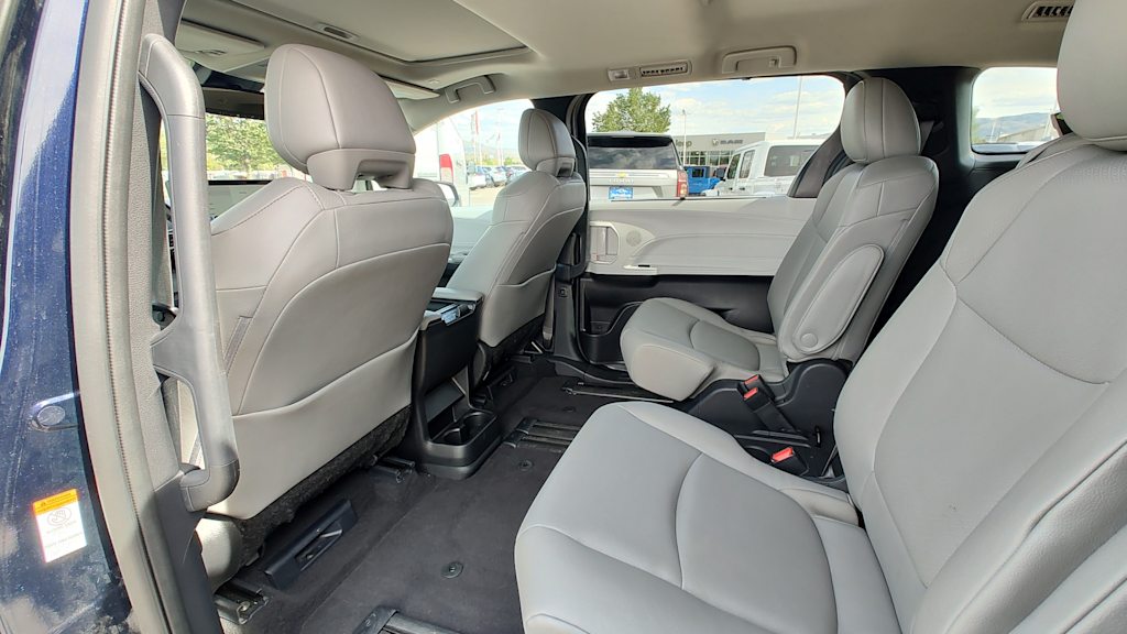 Thumbnail: 2025 Toyota Sienna - 13