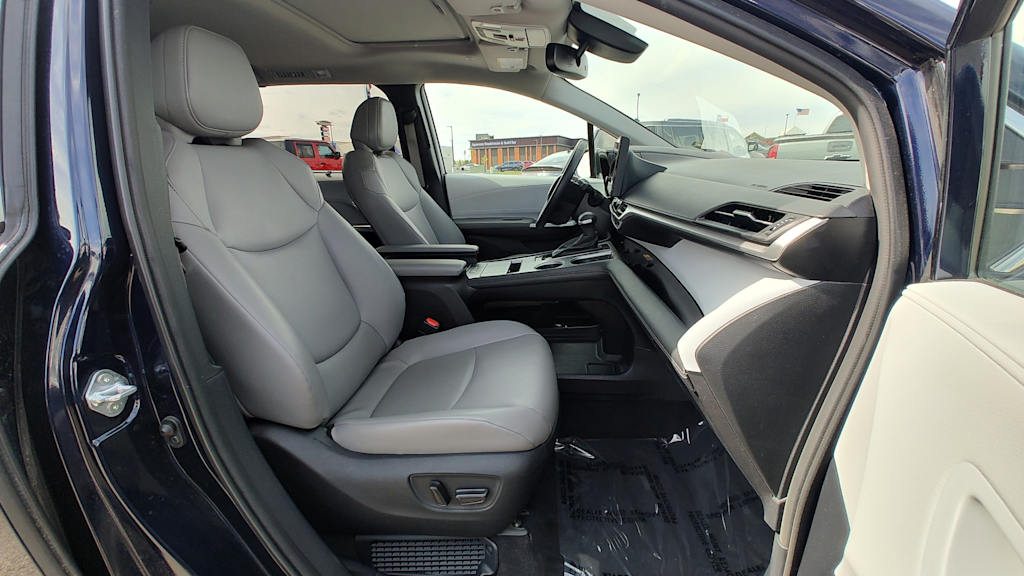 Thumbnail: 2025 Toyota Sienna - 12