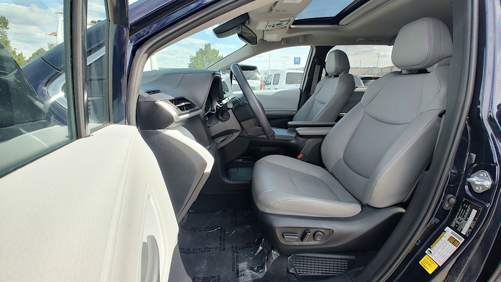 Thumbnail: 2025 Toyota Sienna - 11