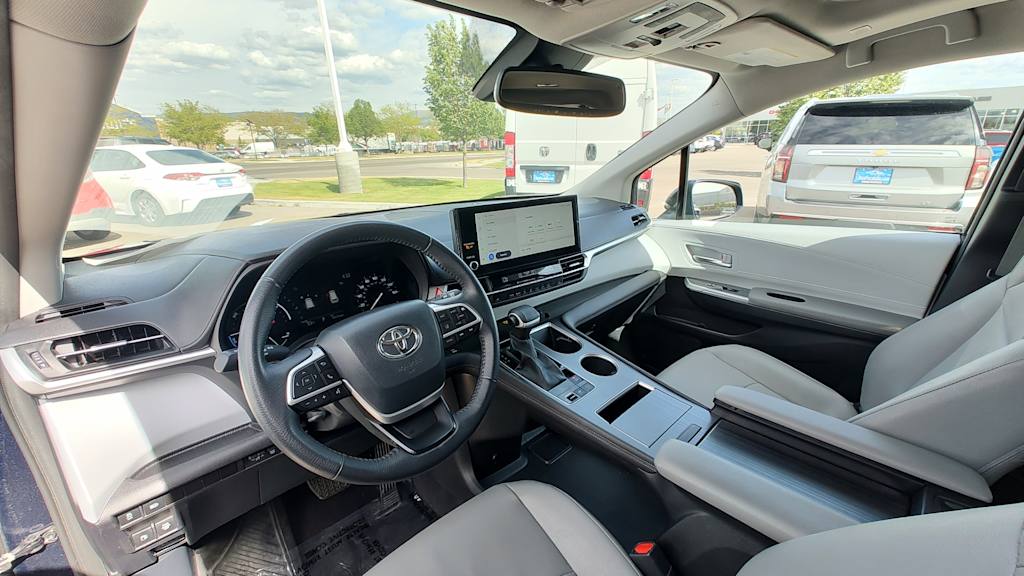 Thumbnail: 2025 Toyota Sienna - 2