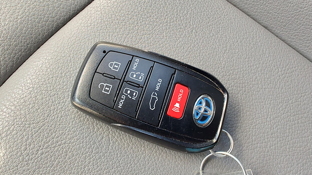 Thumbnail: 2025 Toyota Sienna - 19