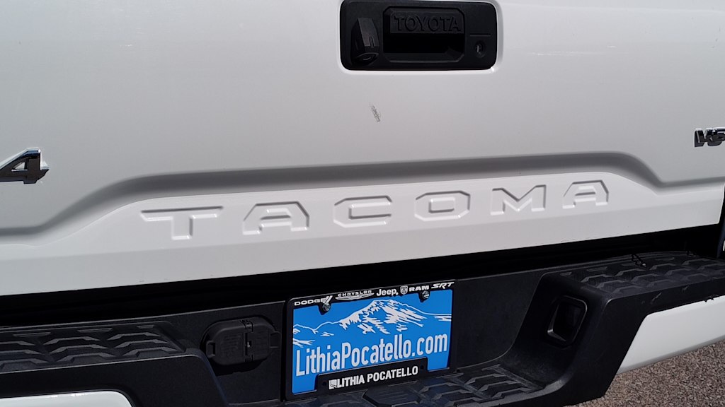 Thumbnail: 2018 Toyota Tacoma - 6